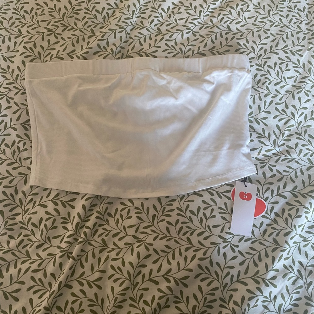 Solid strapless crop top